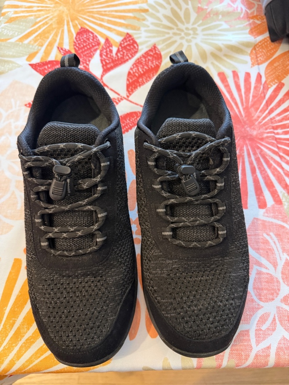 Orthofeet Men's Black Athletic Slip-On Knit Walking Shoes with Toggle Laces